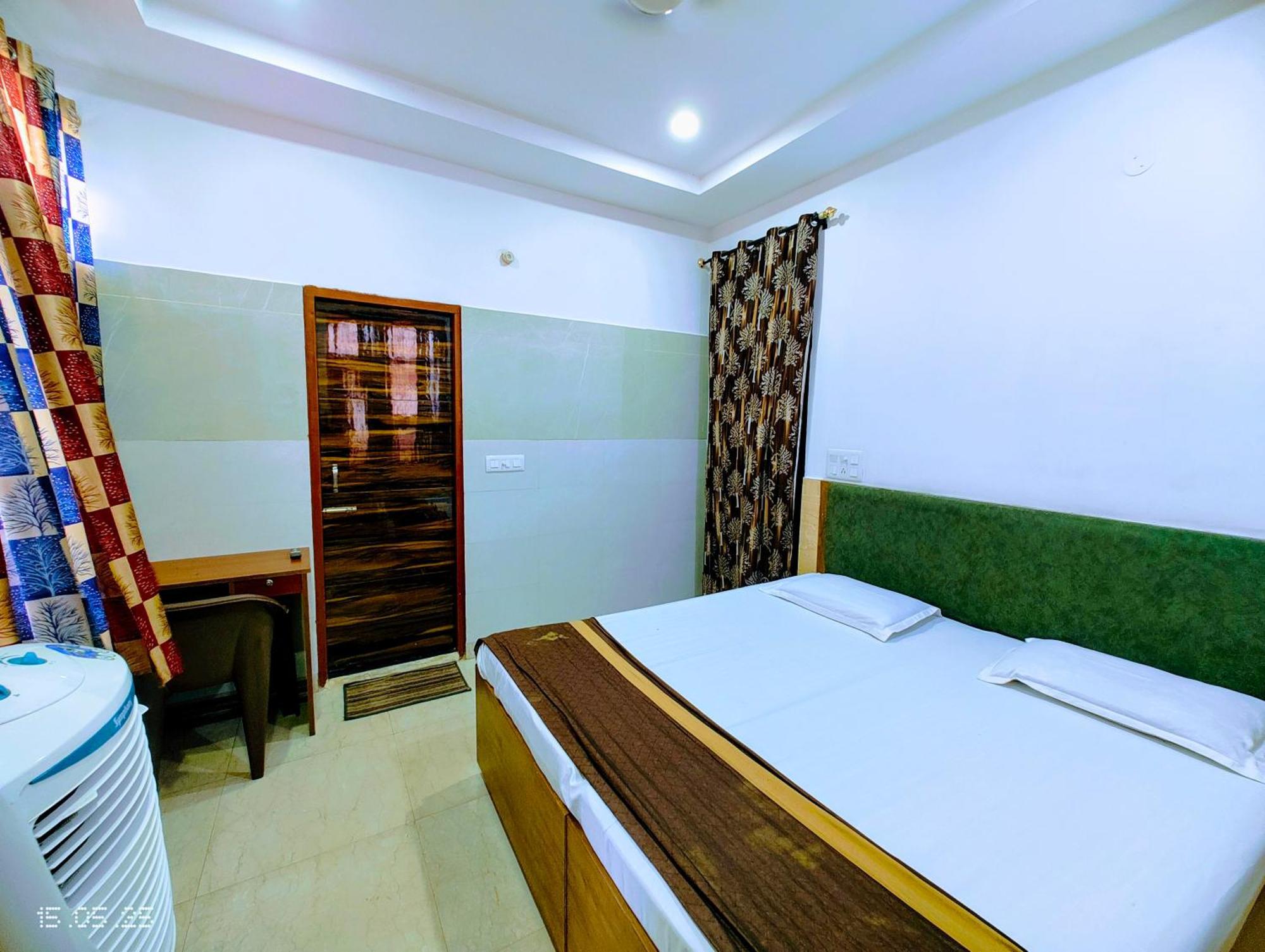 Hotel Yolo- Chandīgarh Exterior foto